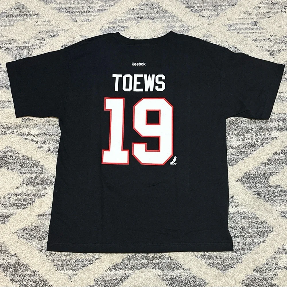 Reebok Chicago Blackhawks Jonathan Toews 19 Hockey T Shirt Youth XL Black